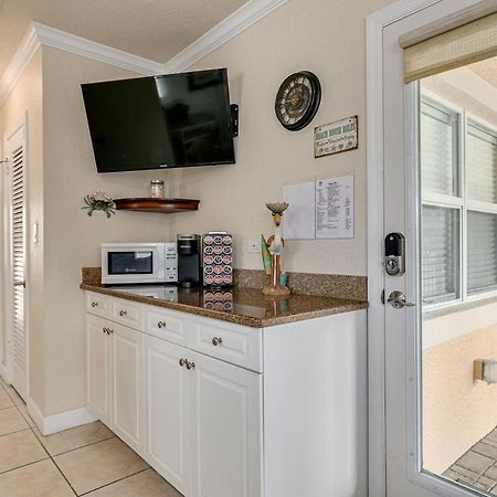 Walkable To Restaurants And Steps To The Beach! - Coconut Villa'S Suite 10 セント・ピート・ビーチ エクステリア 写真