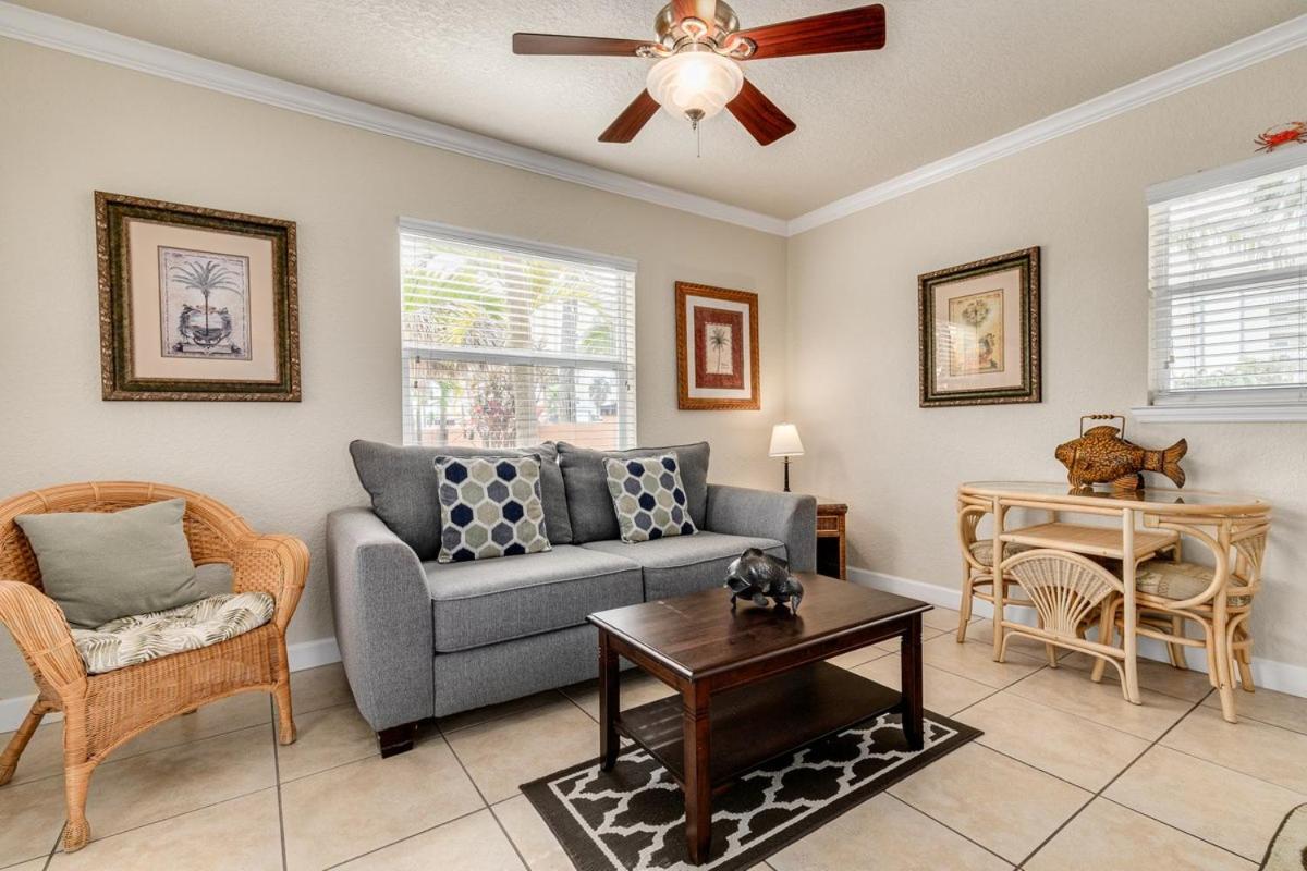 Walkable To Restaurants And Steps To The Beach! - Coconut Villa'S Suite 10 セント・ピート・ビーチ エクステリア 写真