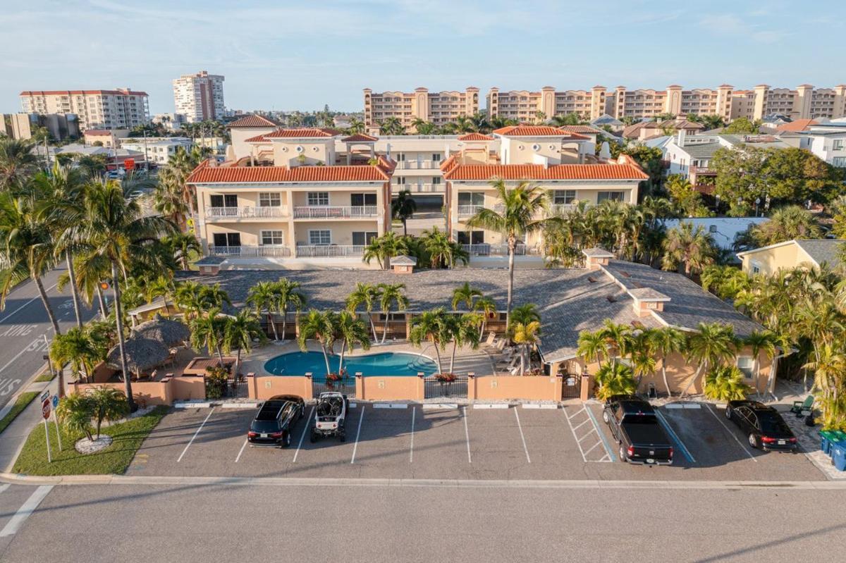 Walkable To Restaurants And Steps To The Beach! - Coconut Villa'S Suite 10 セント・ピート・ビーチ エクステリア 写真